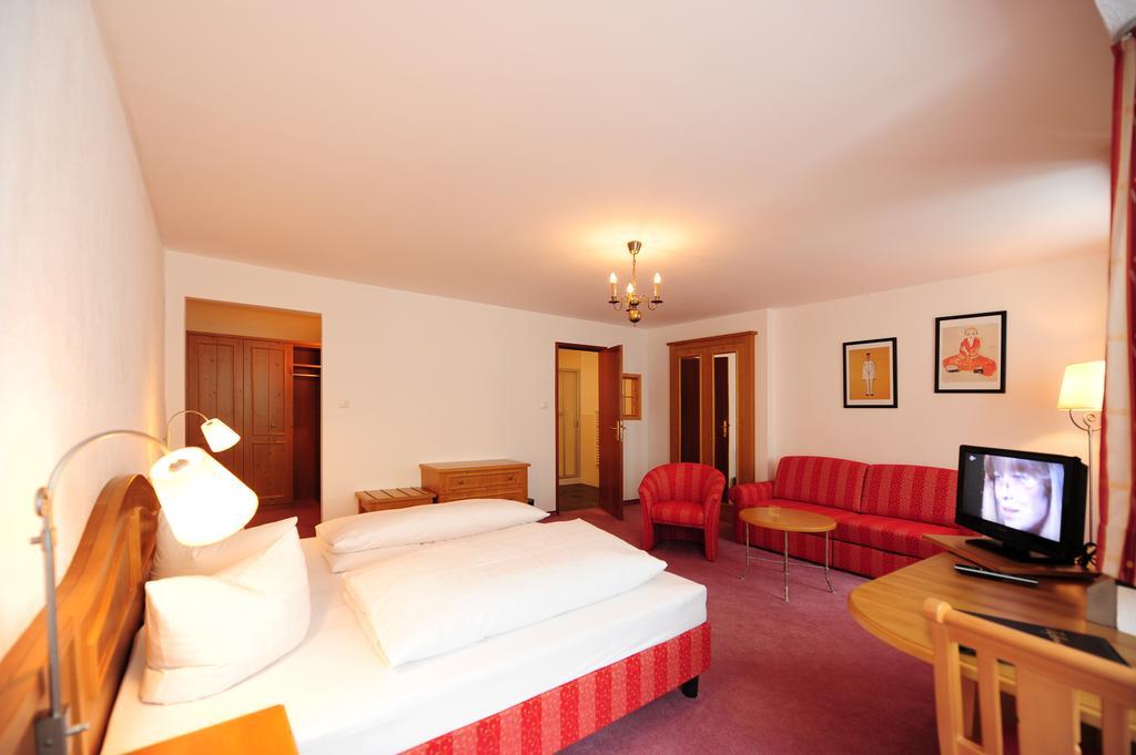 Hotel Krone Matrei am Brenner Pokoj fotografie