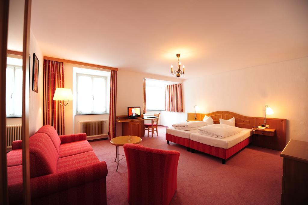 Hotel Krone Matrei am Brenner Pokoj fotografie